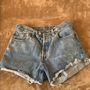 Levis 501 cuttoff shorts